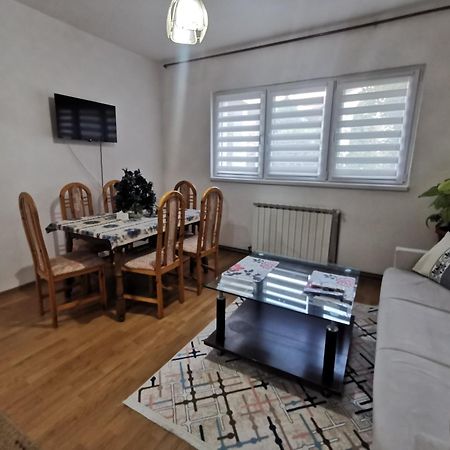 Rest & Recharge 4Bdr Apt- Free Parking, Ac & Garden SJJ Exterior photo